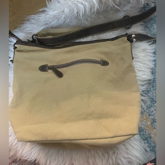 Myra Damn Cool Shoulder Bag - Picture 5 of 16